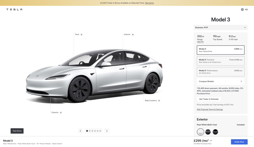Konfigurator Tesla Model 3 z wersjami, zasięgiem 332 mile i ceną 37 990 funtów.